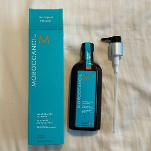 Brand new and never opened Moroccan oil hair treatment. 6.8 oz